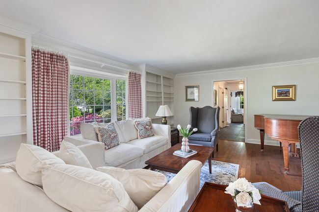 Expansive living spaces and bay windows throughout the main floor | Image 19