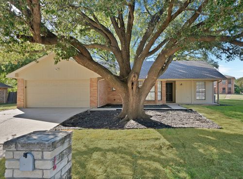 5300 Stagetrail Dr, Arlington, TX, 76017-2043 | Card Image