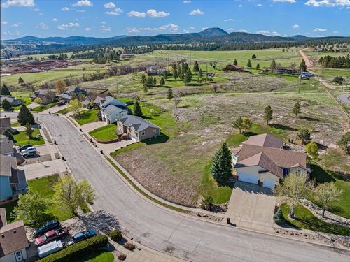 1423 Charles St, Spearfish, SD, 57783-1660 | Card Image