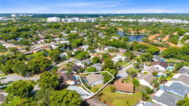 770 Nw 77 Th Ave, House other with 3 bedrooms, 2 bathrooms and null parking in Plantation FL | Image 5