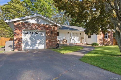 157 Belleview Ave, Center Moriches, NY, 11934-3734 | Card Image