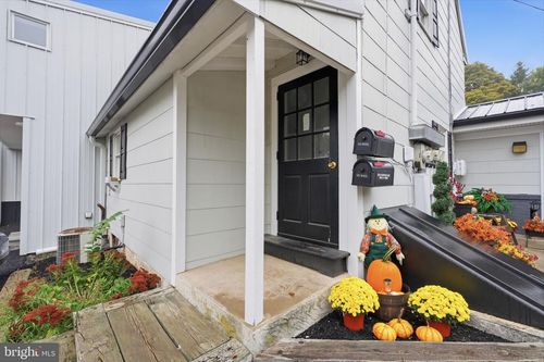 127 W Butler Ave, CHALFONT, PA, 18914-3024 | Card Image
