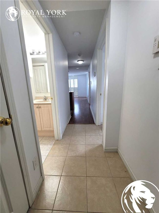 9 George St N, Condo with 2 bedrooms, 2 bathrooms and 1 parking in Brampton ON | Image 6