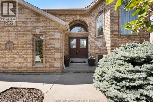 4753 Lavender Ave, Windsor, ON, N9G3A7 | Card Image