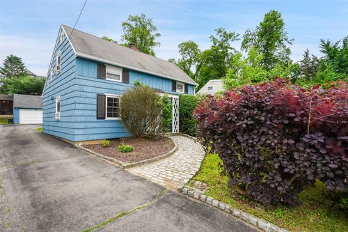 329 Simpson Pl, Peekskill, NY, 10566-4521 | Card Image
