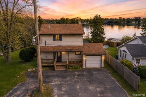 10094 Elizabeth Lake Rd, White Lake, MI, 48386-2732 | Card Image