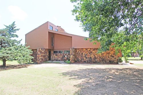 819 W Seminole Ave, Nowata, OK, 74048-2102 | Card Image