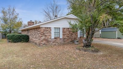 1869 Surrey Drive, House other with 3 bedrooms, 2 bathrooms and null parking in Pryor OK | Image 2