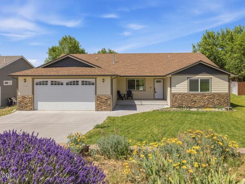 2852 Glacier Dr, Klamath Falls, OR, 97603-8590 | Card Image