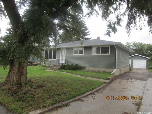 112 Wood Cres, Assiniboia, SK, S0H0B0 | Card Image