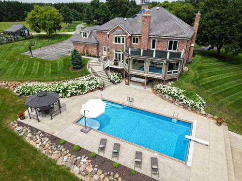 3855 County Road C, West Bend, WI, 53095-8739 | Card Image