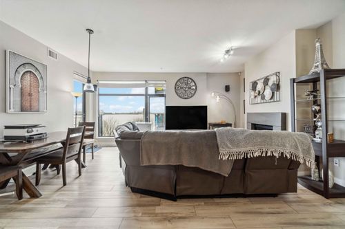 {{alt}} | Card Image