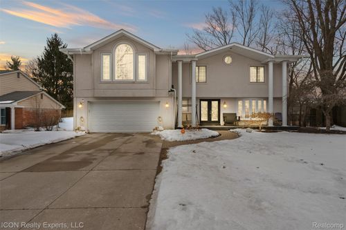 1965 Devonshire Rd, Bloomfield Hills, MI, 48302-0618 | Card Image