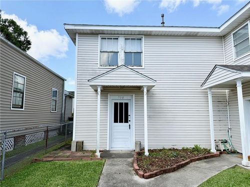 700 Derbigny St, Gretna, LA, 70053-6118 | Card Image