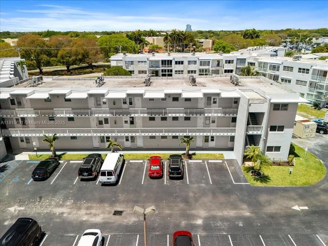 APT-109 - 2200 Park Ln, Condo with 1 bedrooms, 2 bathrooms and null parking in Hollywood FL | Image 32