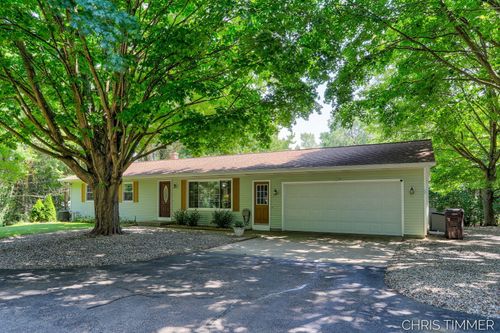 15528 James St, Holland, MI, 49424-6133 | Card Image