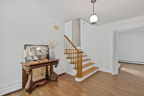 75 West Rd, Pound Ridge, NY, 10576-2136 | Card Image