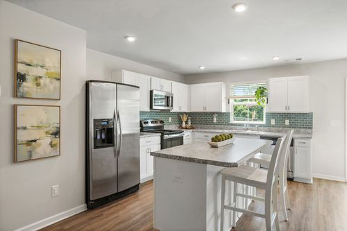 2421 Solomon Ln, Nashville, TN, 37207-2654 | Card Image