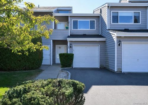 31 Vista Dr N, Manorville, NY, 11949 | Card Image