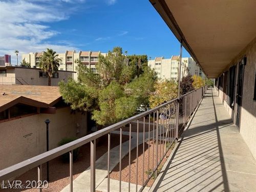8-625 S Royal Crest Cir, Las Vegas, NV, 89169-3899 | Card Image