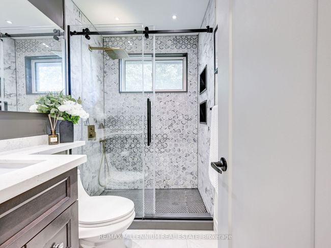 220 Beechy Dr, House attached with 5 bedrooms, 2 bathrooms and 3 parking in Richmond Hill ON | Image 15