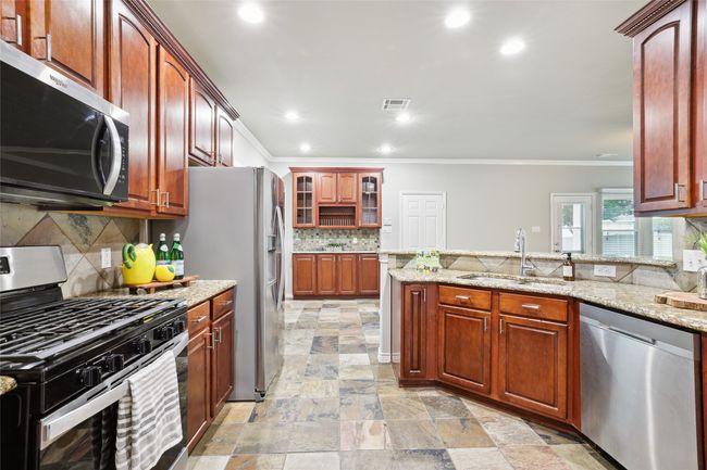 1005 Greenview Ln, House other with 3 bedrooms, 3 bathrooms and null parking in Savannah TX | Image 6