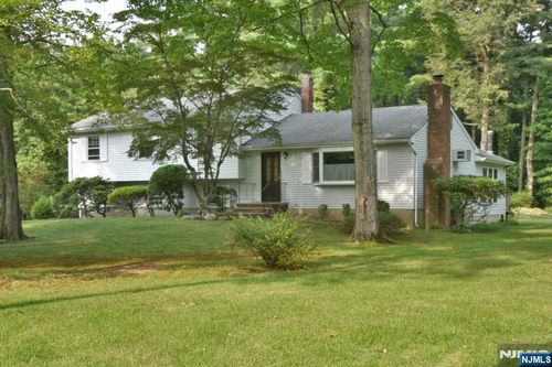 49 Plymouth Rd, Hillsdale, NJ, 07642-1108 | Card Image