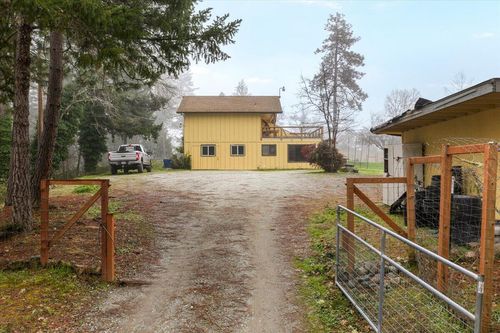 2587 Woodland Park Rd, Grants Pass, OR, 97527-9128 | Card Image