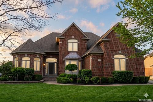 54395 White Spruce Ln, Shelby Twp, MI, 48315-1467 | Card Image