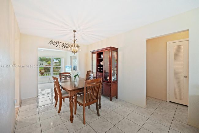 6905 Nw 73 Rd St, House other with 2 bedrooms, 2 bathrooms and null parking in Tamarac FL | Image 5