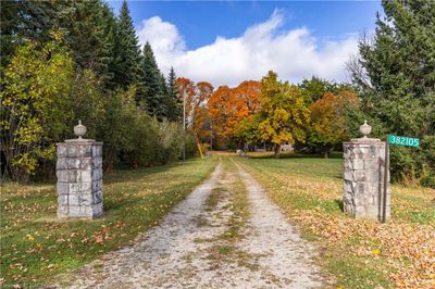 382105 Concession 17, Home with 4 bedrooms, 3 bathrooms and 10 parking in Georgian Bluffs ON | Image 3