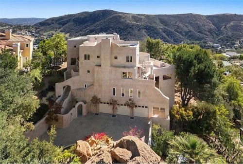 28 Ranchero Rd, Bell Canyon, CA, 91307-1031 | Card Image