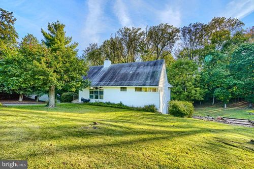 6015 Lakeview Rd, Baltimore, MD, 21210-1033 | Card Image