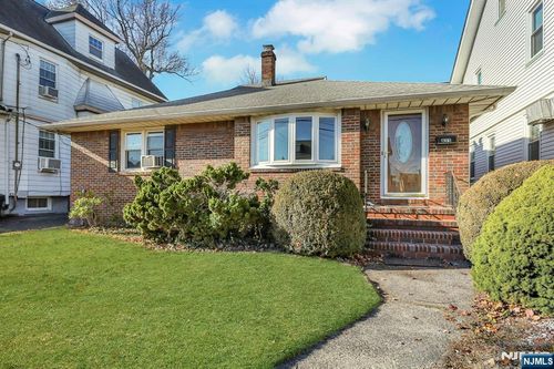 835 Chestnut St, Kearny, NJ, 07032-3814 | Card Image