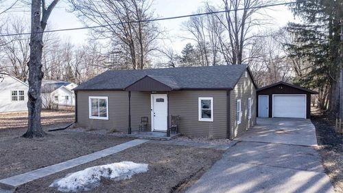 915 7th Street, WAUPACA, WI, 54981 | Card Image