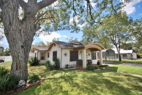 302 S Main St, Schulenburg, TX, 78956-2142 | Card Image