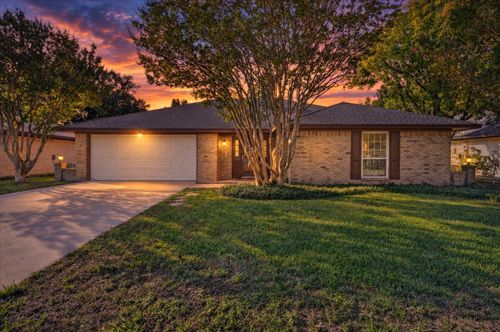 201 Oakhaven Drive, Grand Prairie, TX, 75050 | Card Image