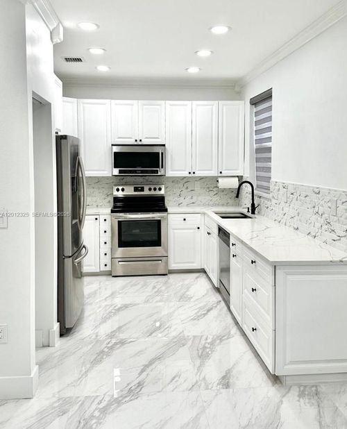 721-721 Nw 170th Ter, Pembroke Pines, FL, 33028-2118 | Card Image