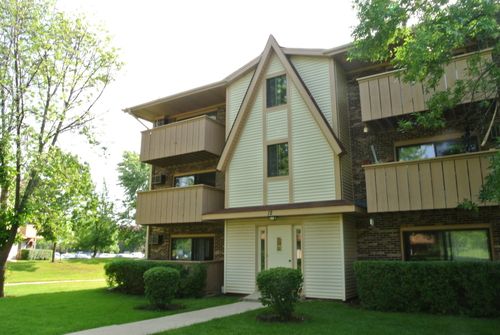 13-12 Echo Ct, Vernon Hills, IL, 60061-3015 | Card Image