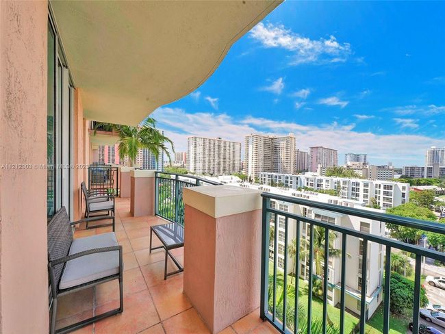 APT-806 - 17555 Atlantic Blvd, Condo with 2 bedrooms, 2 bathrooms and null parking in Sunny Isles Beach FL | Image 14