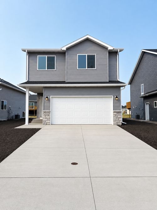 2516 38th Ave S, Moorhead, MN, 56560-3095 | Card Image