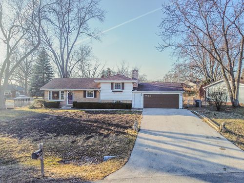 7802 Warwick Ave, Darien, IL, 60561-4543 | Card Image