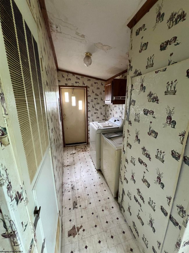 209 Thomas Ave, House other with 3 bedrooms, 2 bathrooms and null parking in Nutter Fort WV | Image 8