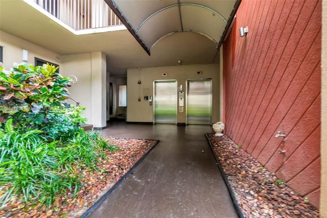 APT-904 - 2206 S Cypress Bend Dr, Condo with 1 bedrooms, 2 bathrooms and null parking in Pompano Beach FL | Image 30