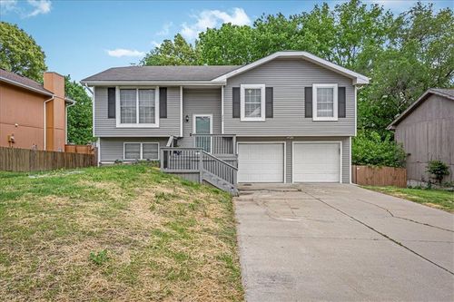 220 Debra St, Lansing, KS, 66043-1800 | Card Image