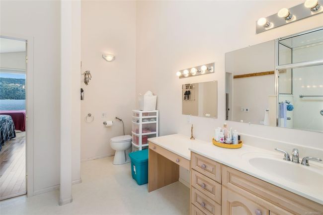 Full bathroom with toilet, vanity, baseboards, and connected bathroom | Image 30