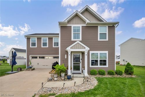 613 Cherrywood Ln, Painesville, OH, 44077-6177 | Card Image
