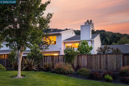 1712 Saint Andrews Dr, Moraga, CA, 94556-1033 | Card Image