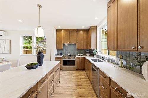 315 Se Andrews St, Issaquah, WA, 98027-3415 | Card Image