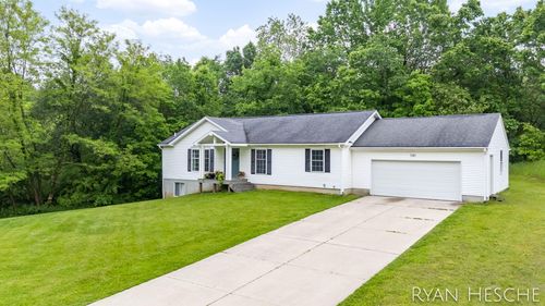 5181 Scotch Mist Dr, Saranac, MI, 48881-8620 | Card Image